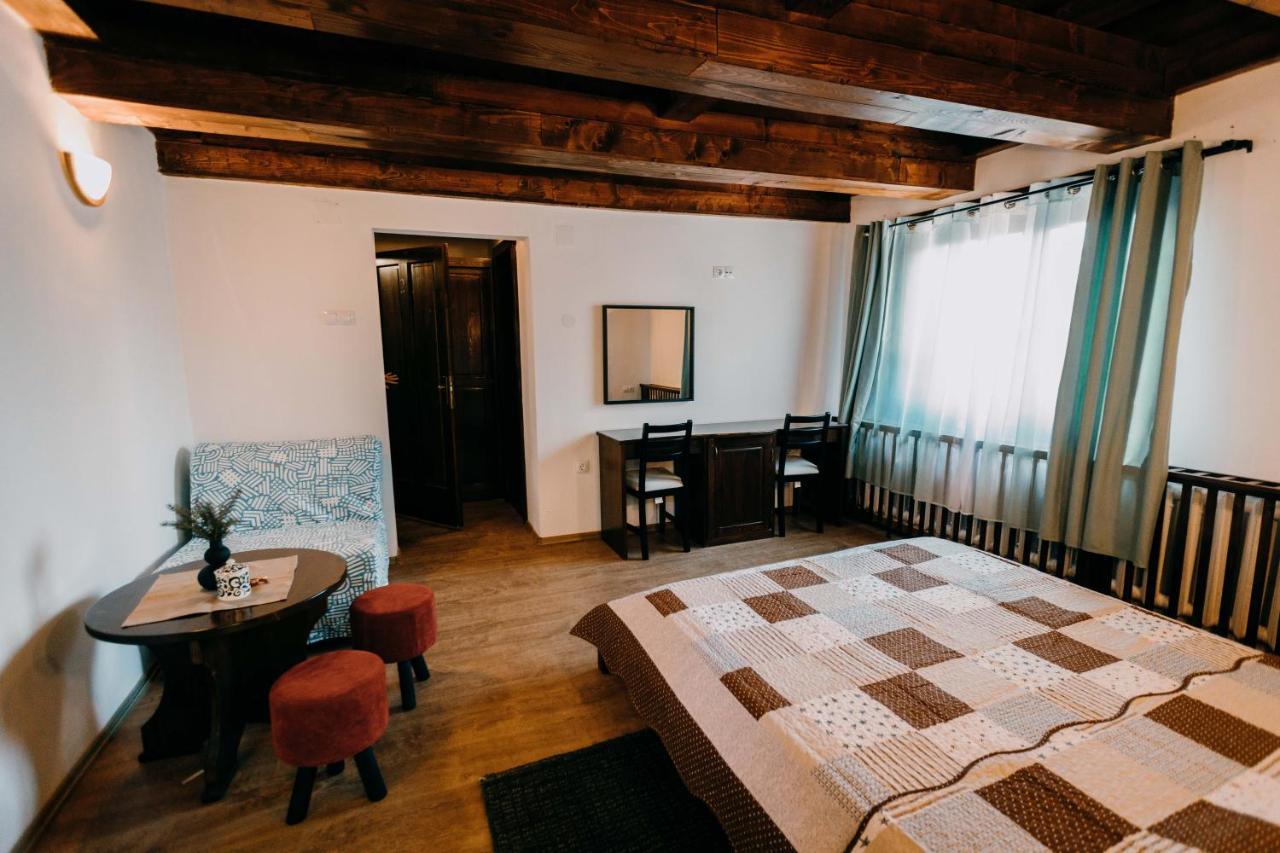 Pensiune Si Camping Patru - Gheorgheni Gheorgheni  Exterior foto